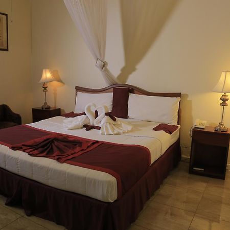 Executive Airport Hotel Εντέμπε Εξωτερικό φωτογραφία